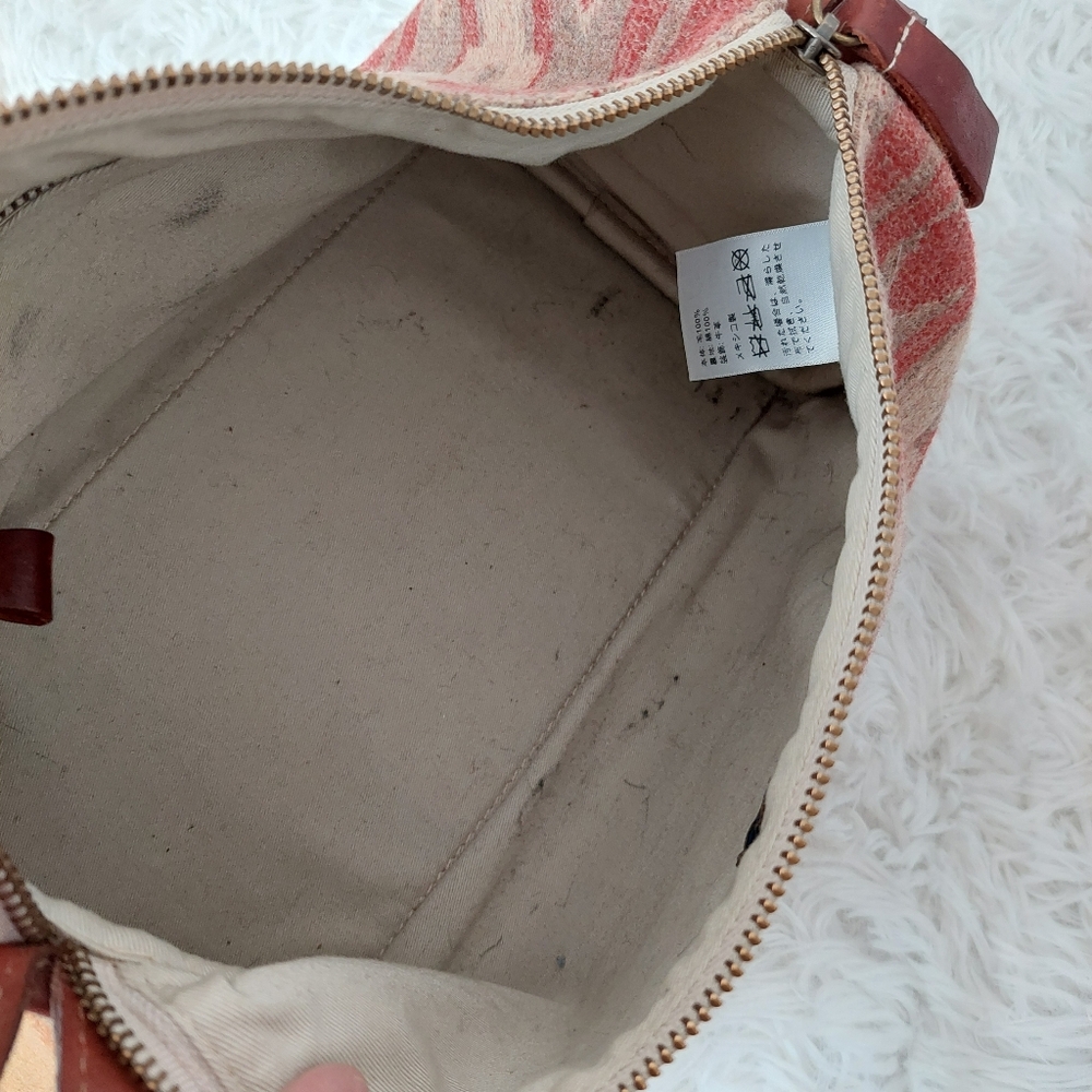Pendleton Rust and Tan Aztec Crossbody Bag - Picture 7 of 12